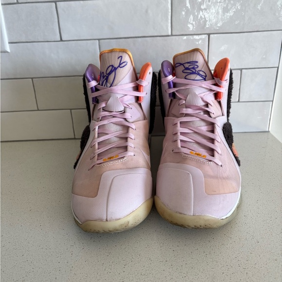 Size 11.5 Nike LeBron 9 Regal Pink Mens Basketball Shoes Sneakers EUC Limited Ed - Picture 2 of 11